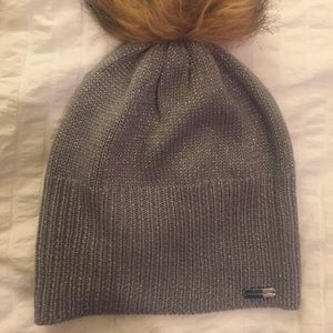 STEVE MADDEN pom-pom winter hat